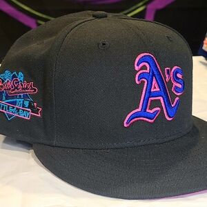 🔴SOLD🔴New Era 8 - Hat Club Cyberpunk Collection - Oakland A's